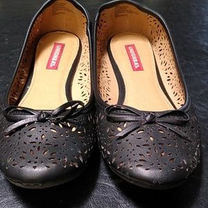 Union Bay size 8 women flats